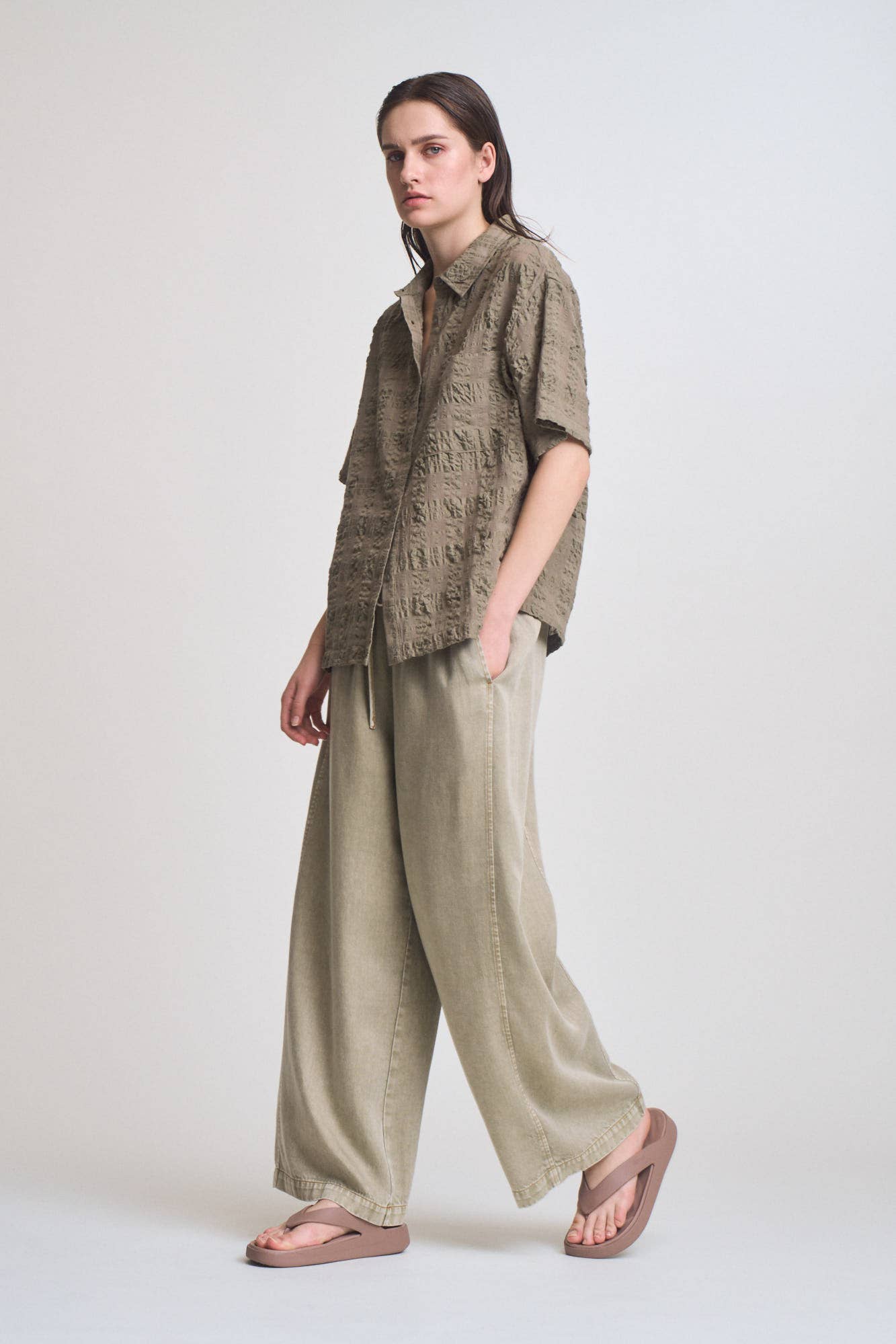 SEER PLAID BUTTON UP SHORT SLEEVE SHIRT: DUSTY OLIVE SMALL