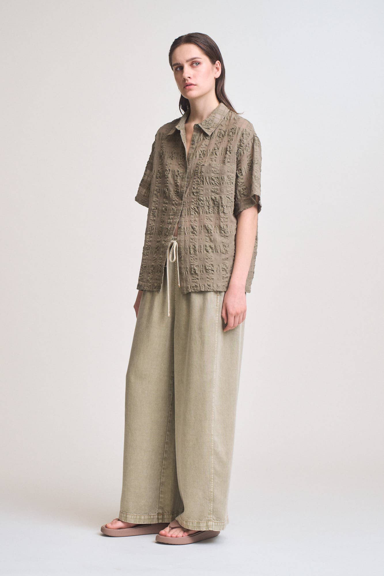 SEER PLAID BUTTON UP SHORT SLEEVE SHIRT: DUSTY OLIVE SMALL