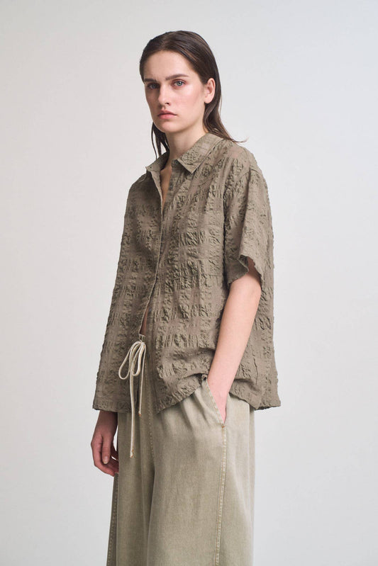 SEER PLAID BUTTON UP SHORT SLEEVE SHIRT: DUSTY OLIVE SMALL