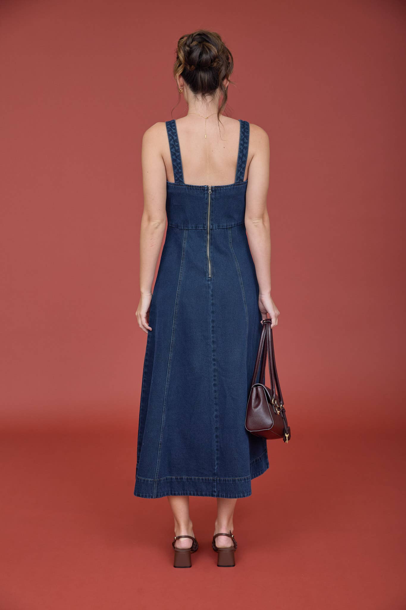 SWEETHEART SLEEVELESS DENIM MIDI DRESS : DARK DENIM