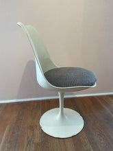 Load image into Gallery viewer, Vintage Eero Saarinen For Knoll International Tulip Base Chairs (set of 2)
