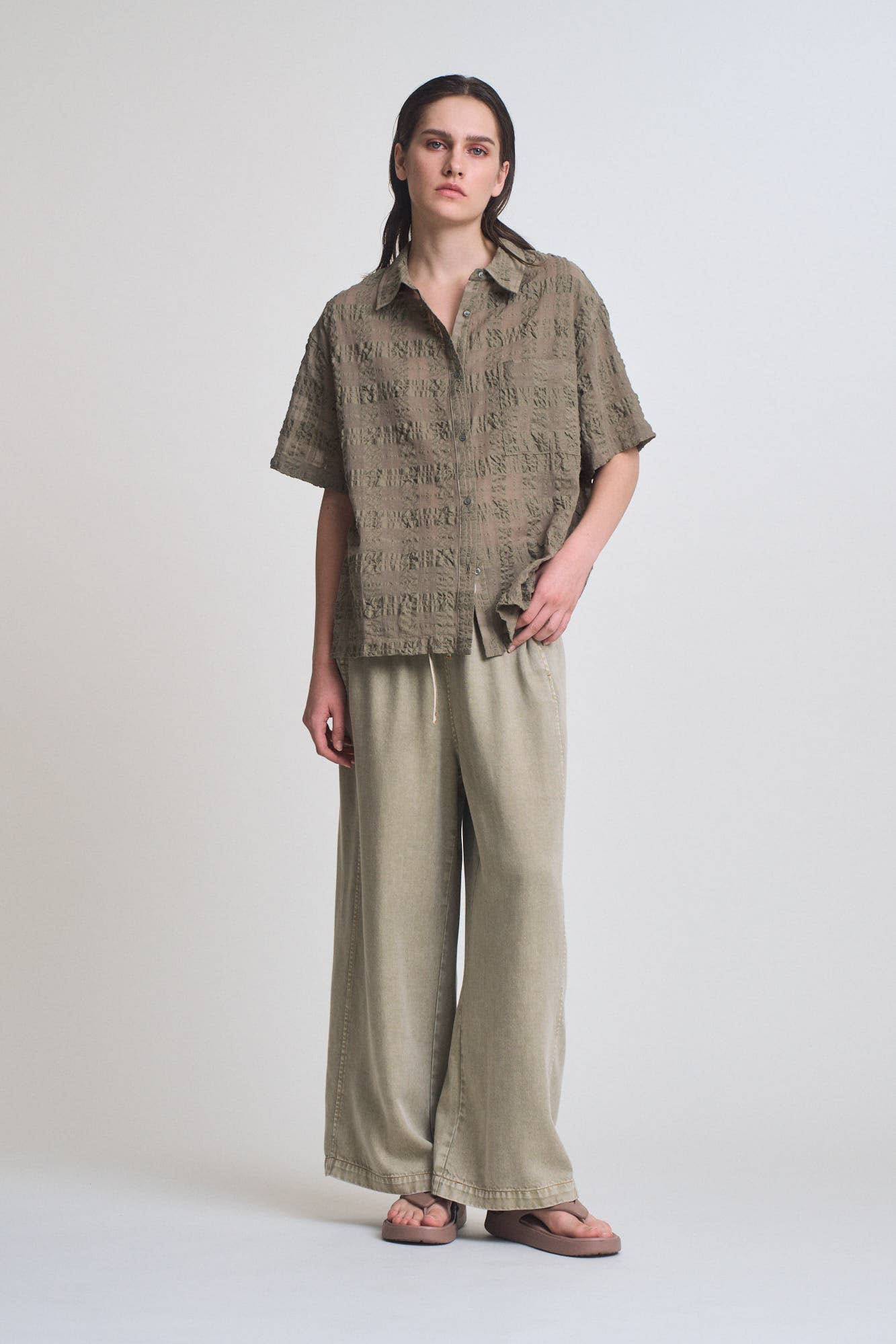 SEER PLAID BUTTON UP SHORT SLEEVE SHIRT: DUSTY OLIVE SMALL