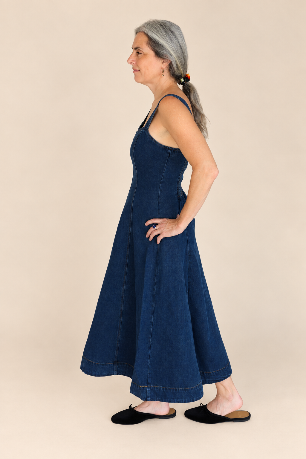 SWEETHEART SLEEVELESS DENIM MIDI DRESS : DARK DENIM