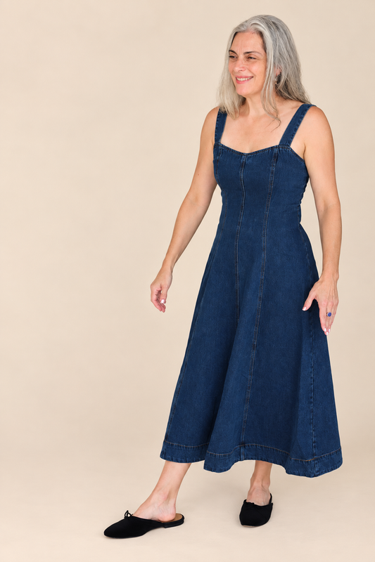 SWEETHEART SLEEVELESS DENIM MIDI DRESS : DARK DENIM