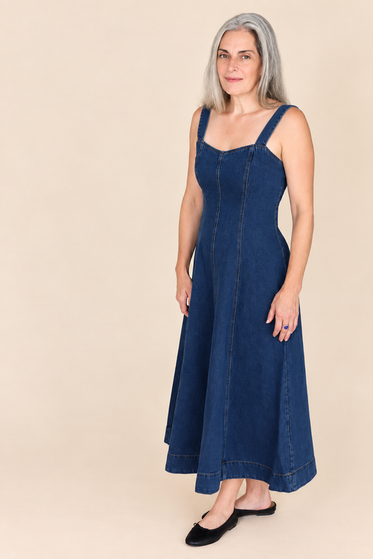 SWEETHEART SLEEVELESS DENIM MIDI DRESS : DARK DENIM